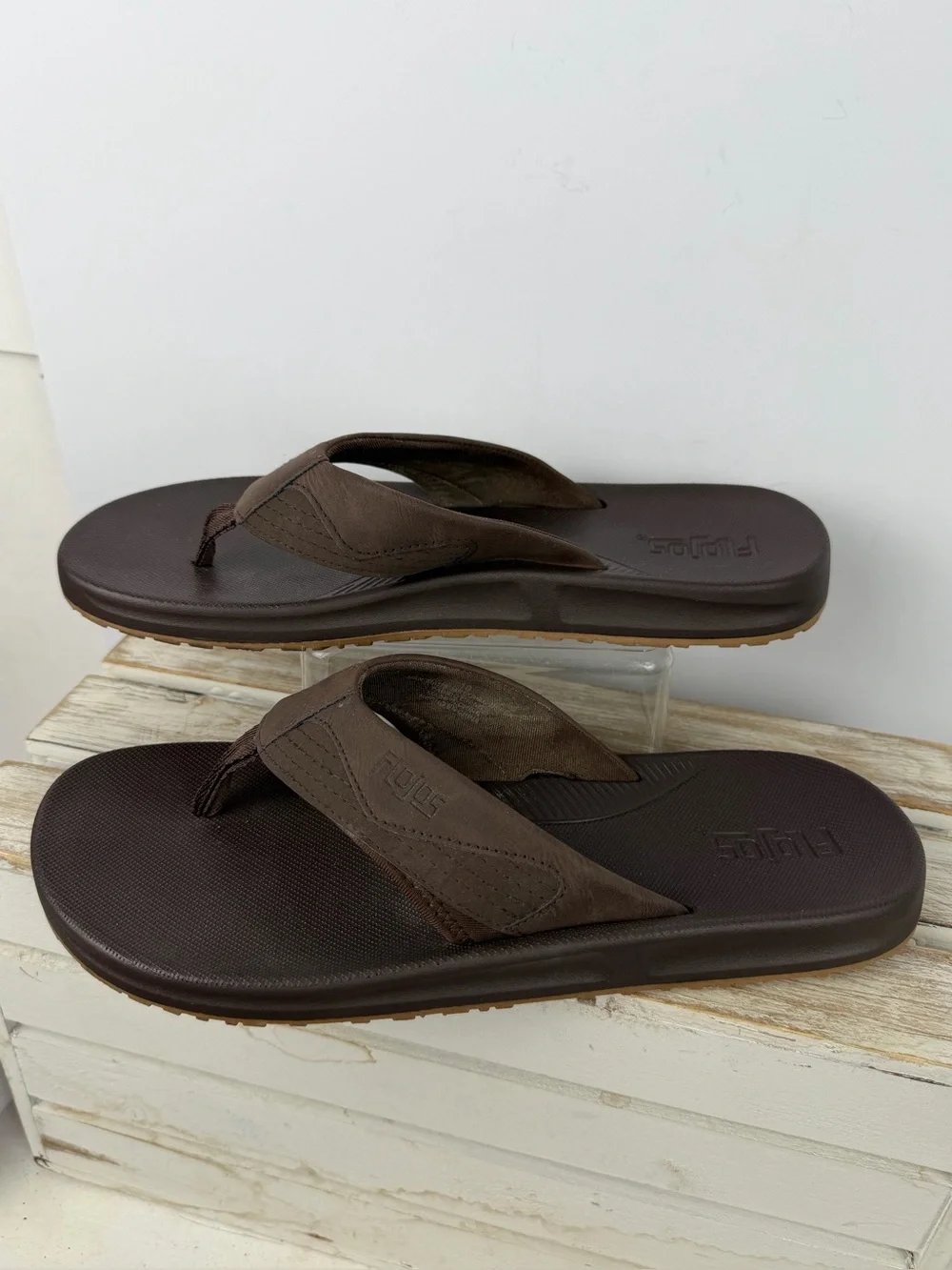 Flojos men's brown thong sandals flip flops size 10.